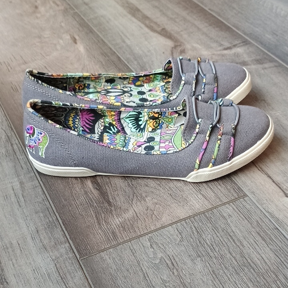 Sakroots Multicolor Patterned Gray Flats With Elephant